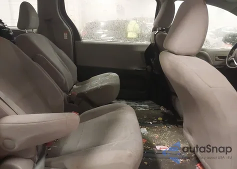 2015 Toyota Sienna L 7 Passenger z USA, uszkodzony, nr VIN 5TDZK3DC0FS550456